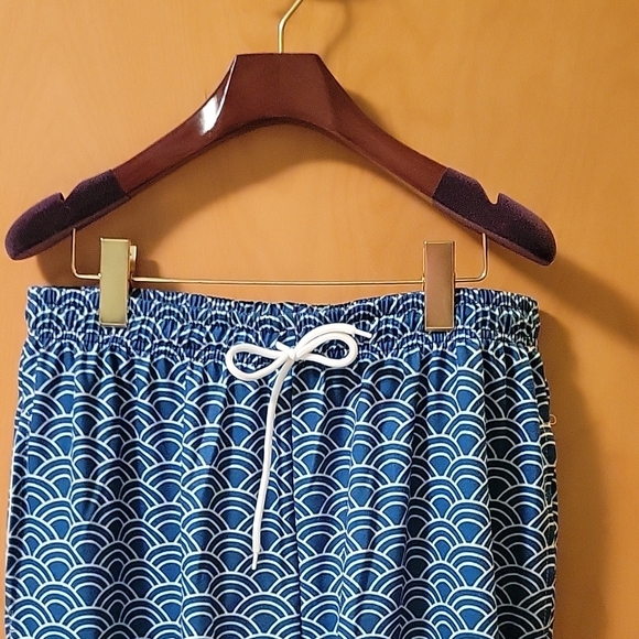 Great Wave off Kanagawa Blue Pants elastic at ankles. Size M. Wearshes - Picture 6 of 6